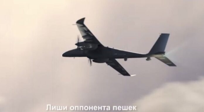 Rusya ve AKP iktidarı arasındaki gerilim reklama da taşındı: Rusya, yeni savaş uçağının tanıtımında Bayraktar Akıncı TİHA’larını hedef uçak olarak kullandı