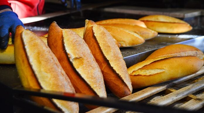 Vatandaş ucuz ekmek için kuyruklarında beklerken, ekmeğe yeni zam geliyor!