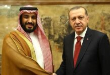 “Döviz krizinin pençesindeki Türkiye’de Erdoğan ekonomik dalgıç halatı arıyor”