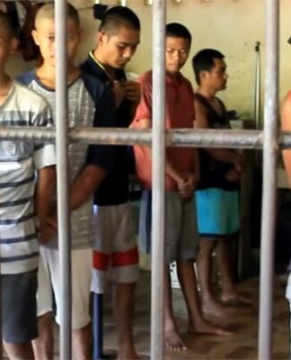 Endonezya’nın eski belediye başkanının evinde işçileri hapsettiği hücreler bulundu