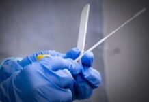 Aşısızlara PCR testi kaldırıldı