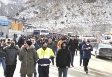 Divriği Demir Madeni işçileri hakları için üretimi durdurup yürüyüş yaptı