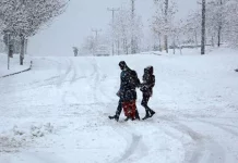 Beklenen kar yağışı nedeniyle yarın okullar tatil edildi