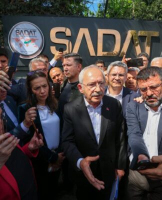 Kılıçdaroğlu SADAT’ın önüne gelerek açıklama yaptı: “Burası terörist yetiştiren bir kuruluş”
