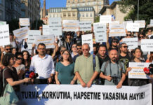 Gazeteciler sokaktaydı: Sansür Yasası’na hayır!