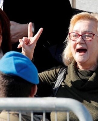 Gezi davası tutsağı Mücella Yapıcı’nın elleri, doktor kontrolünde bile kelepçeliymiş