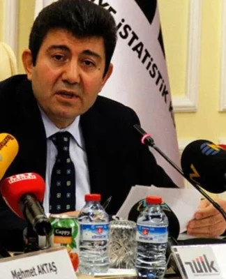 Eski TÜİK Başkanı: “Şimdiki memurlar kendisini iktidarın memuru görüyor. Hiç utanmıyor musunuz?”