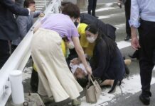 Silahlı saldırıya uğrayan eski Japon Başbakan Shinzo Abe yaşamını yitirdi