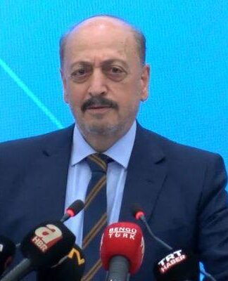 Çalışma ve Sosyal Güvenlik Bakanı Vedat Bilgin: “Refah seviyesine bakın. Her gelir grubundan ailenin kapısında otomobili var, çocukları okuyor”
