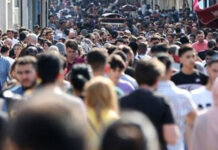 Gençler ülkenin gidişatı konusunda endişeli ve kızgın