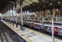 İngiltere’de makinistlerin grevi tren seferlerini durma noktasına getirdi