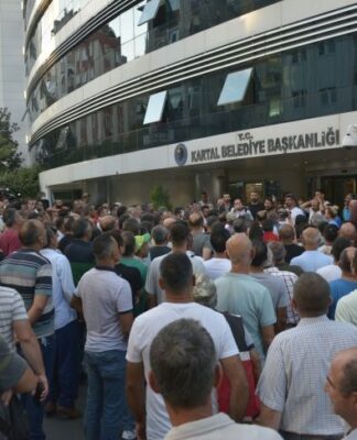 Kartal Belediyesi’nde işçiler sendikanın düşük ücretle imzaladığı sözleşmeye karşı tepkililer