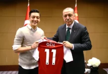 Alman gazetesi, Erdoğan’ın Mesut Özil’e hediye ettiği saati gündeme taşıdı: “Asgari ücretin altı katı”