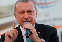 Erdoğan, halkalarını arayan öğretmenleri böyle tarif etti: “Eğitim-öğretim mimarı mısınız yoksa sokaklarda caddelerde çapulcu olarak dolaşanlar mısınız?”