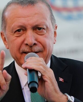 Erdoğan, halkalarını arayan öğretmenleri böyle tarif etti: “Eğitim-öğretim mimarı mısınız yoksa sokaklarda caddelerde çapulcu olarak dolaşanlar mısınız?”