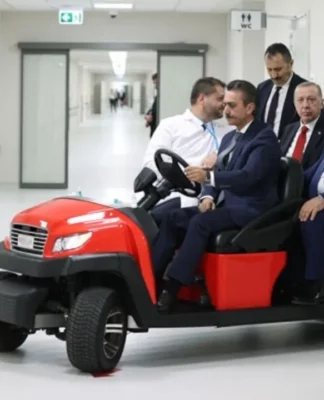 Erdoğan, Ankara’daki şehir hastanesinin içini arabayla gezdi