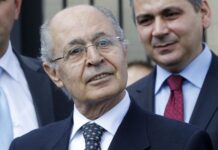 AKP tarafından memurluktan atılan Mimarlar Odası Ankara Şubesi Başkanı Tezcan Karakuş Candan’a Ahmet Necdet Sezer’den destek
