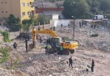 Tokatköy’de AKP zorbalığı devam ediyor: Mahallede yıkım başladı, polis koçbaşları ile evlerin kapılarını kırıyor, halk çatılara çıktı