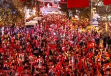 Kadıköy’deki Cumhuriyet Bayramı kutlamalarına on binlerce kişi katıldı