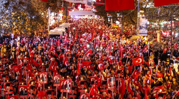 Kadıköy’deki Cumhuriyet Bayramı kutlamalarına on binlerce kişi katıldı