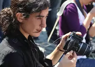 Gazetecilerin davet edilip “Türkiye Yüzyılı” programının yapıldığı günde gazeteci Zeynep Kuray gözaltına alındı