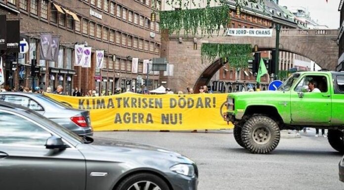 İsveç’te çevre eyleminde trafiği kapattıkları gerekçesiyle 12 kişiye 4’er ay hapis cezası