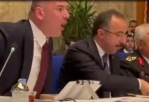 Bütçe görüşmelerindeki tartışmalarda TİP milletvekiline “satılmış”, HDP milletvekiline “terörist”, CHP milletvekiline “eşkiya” diyen İçişleri Bakanı Soylu’nun yardımcısının yemek yediği görüntüler dikkat çekti!