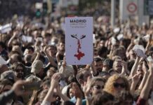 Madrid’de binlerce sağlık çalışanı özelleştirmelere karşı grev ve gösteri düzenledi