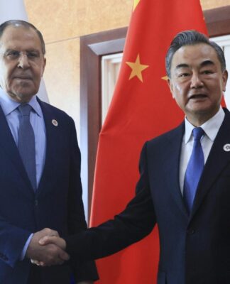 Çin Dışişleri Bakanı Vang Yi: “ABD’nin soğuk savaş mantığına dayalı çevreleyici ve cepheleştirici siyasetine karşı Rusya ile bağları ve dayanışmayı sürdüreceğiz”