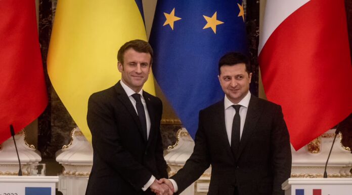Fransa Cumhurbaşkanı Emmanuel Macron, Ukrayna’ya askeri destek sağlarken “kırmızı çizgileri” aşmayacağız
