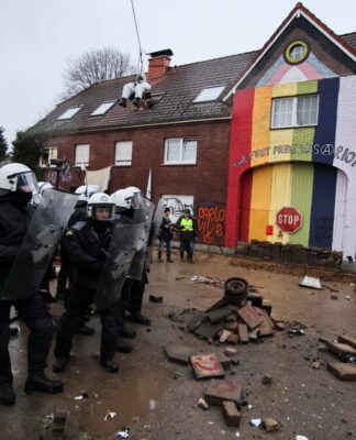 Almanya’nın Kuzey Ren Vestfalya eyaletinde Lützerath köyü, enerji devine ve onların kuklası hükümete karşı direniyor