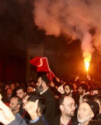 İsveç’te faşist Paludan’ın Kuran yakmasını protesto etmek isteyenler Taksim’de, “Yaşasın şeriat” sloganı attı