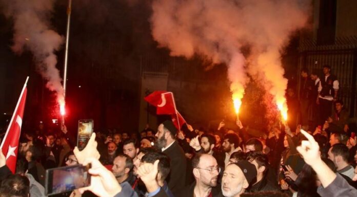 İsveç’te faşist Paludan’ın Kuran yakmasını protesto etmek isteyenler Taksim’de, “Yaşasın şeriat” sloganı attı