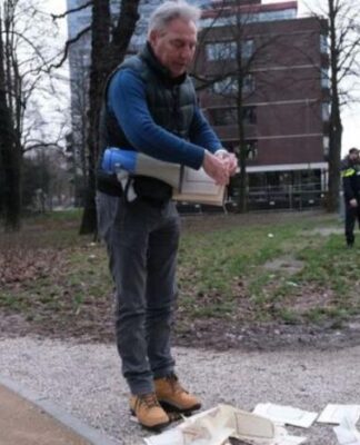 Hollanda’da ırkçı PEGIDA lideri Kuran yırttı