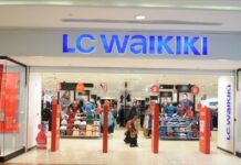 Yoksulluk sınırının altında çalıştırılan LCW depo işçileri onurları, ücretleri ve promosyon ödemeleri için direniyor