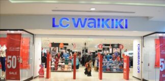 Yoksulluk sınırının altında çalıştırılan LCW depo işçileri onurları, ücretleri ve promosyon ödemeleri için direniyor