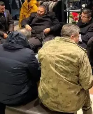 Binali Yıldırım’ın oğlu Erkam’ın Vali ve İl Jandarma Komutanı’nı karşısına dizdiği fotoğraf gündem oldu