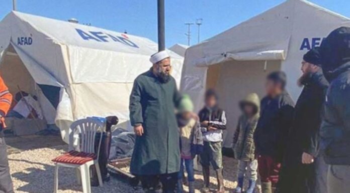 Depremde ailesini kaybeden çocuklar cemaatlere mi teslim ediliyor?