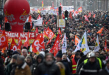 Fransa’da genel grev ve protesto dalgası sürüyor