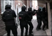 Diyarbakır merkezli birçok şehirde polis operasyonu gerçekleşti: Onlarca gazeteci, siyasetçi ve sanatçı gözaltına alındı