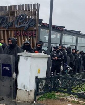 AKP milletvekili adayı Burak Baloğlu’nun Üsküdar’daki kaçak kafesinin İBB tarafından yıkımı polis korumasına alınarak engelleniyor