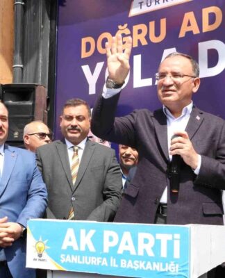 Adalet Bakanı Bekir Bozdağ, muhalefete şu sözlerle saldırdı: “Millet İttifakı’na giden her oy teröre nefes olur, büyük Türkiye’nin yürüyüşüne sekte vurulur”