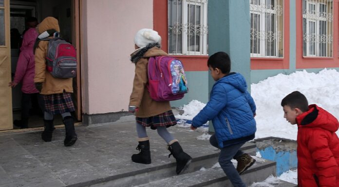 Kademeli eğitimin başladığı deprem bölgesinde vahim tablo