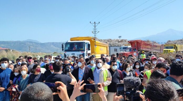 Molozların tarım bölgesine dökülmesine karşı çıkan Samandağ halkı “yaşam nöbeti” başlattı