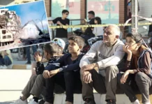 Hatay Defne’de binaların yıkım ihalesini alan şirket içerisindeki eşyalara da el koyuyor: “İhaleyi aldık. Buraları yıkacağız ve binalardaki eşyaları da satacağız”