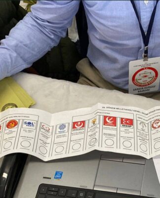 Oy verme işlemleri devam eden Avrupa’dan seçim güvenliği endişesini arttıran haberler gelmeye devam ediyor