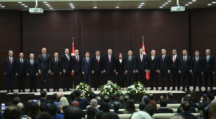 Erdoğan dün yeni kabinesini açıkladı