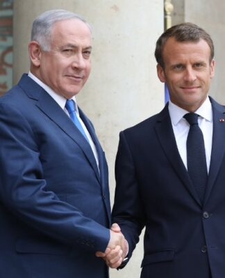 İsrail Başbakanı Netanyahu, Fransa’daki olayları “antisemitizm gösteriler” olarak değerlendirirken, binlerce kişiyi gözaltına alan Macron yönetimine de desteğini açıkladı