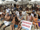 Çeşme’de sahillerin ücretli hale getirilmesine karşı yurttaşlardan protesto: “Denizler halkındır, sahiller halkındır”