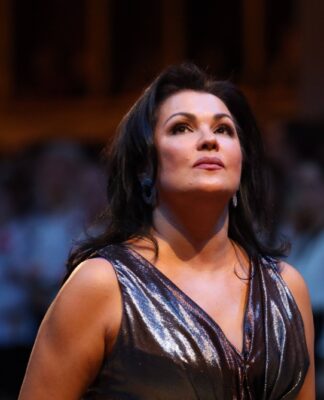 Rus Opera sanatçısı Anna Netrebko, Prag konserini siyasi baskılar nedeniyle iptal etti